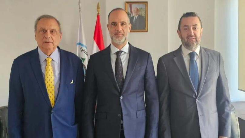 حبيب عرض مع رسامني للخطط لتأمين استمرارية القروض الإسكانية