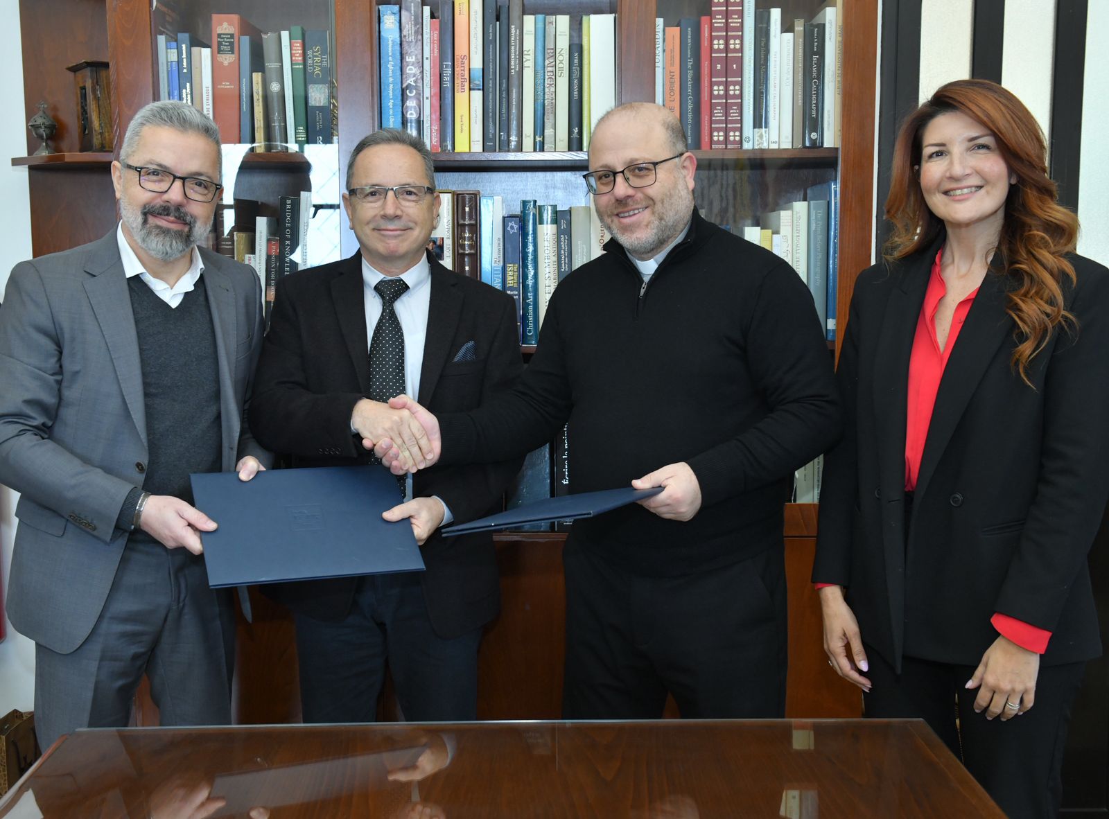 أرشيف الفنان والنحات يوسف سعد غصوب هبة إلى جامعة الروح القدس – الكسليك