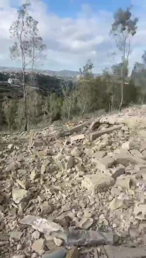 (بالفيديو) غارة جوية إسرائيلية تستهدف منزلاً في بلدة ربّ ثلاثين فجراً
