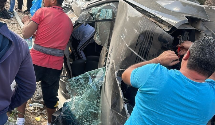 إصابات بانقلاب سيارة لعائلة نازحة من بعلبك