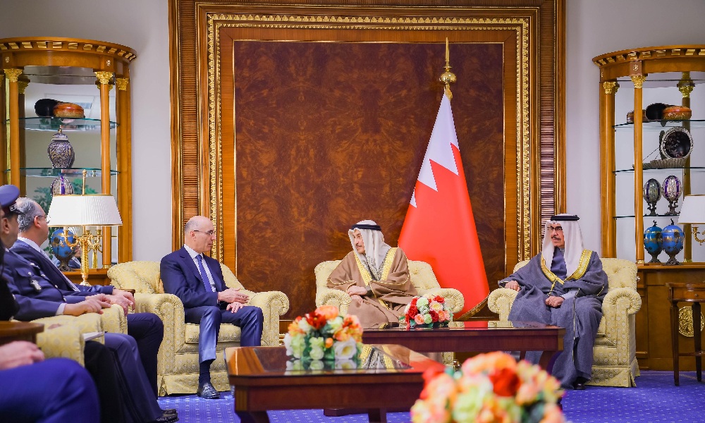 الحجار من البحرين: تأكيد على تعزيز التعاون وتطوير العلاقات