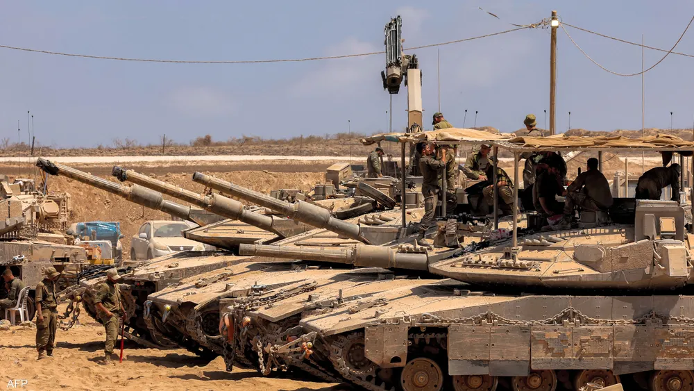 دبابة إسرائيلية تُطلق النار باتجاه قوّة من الجيش و”اليونيفيل”