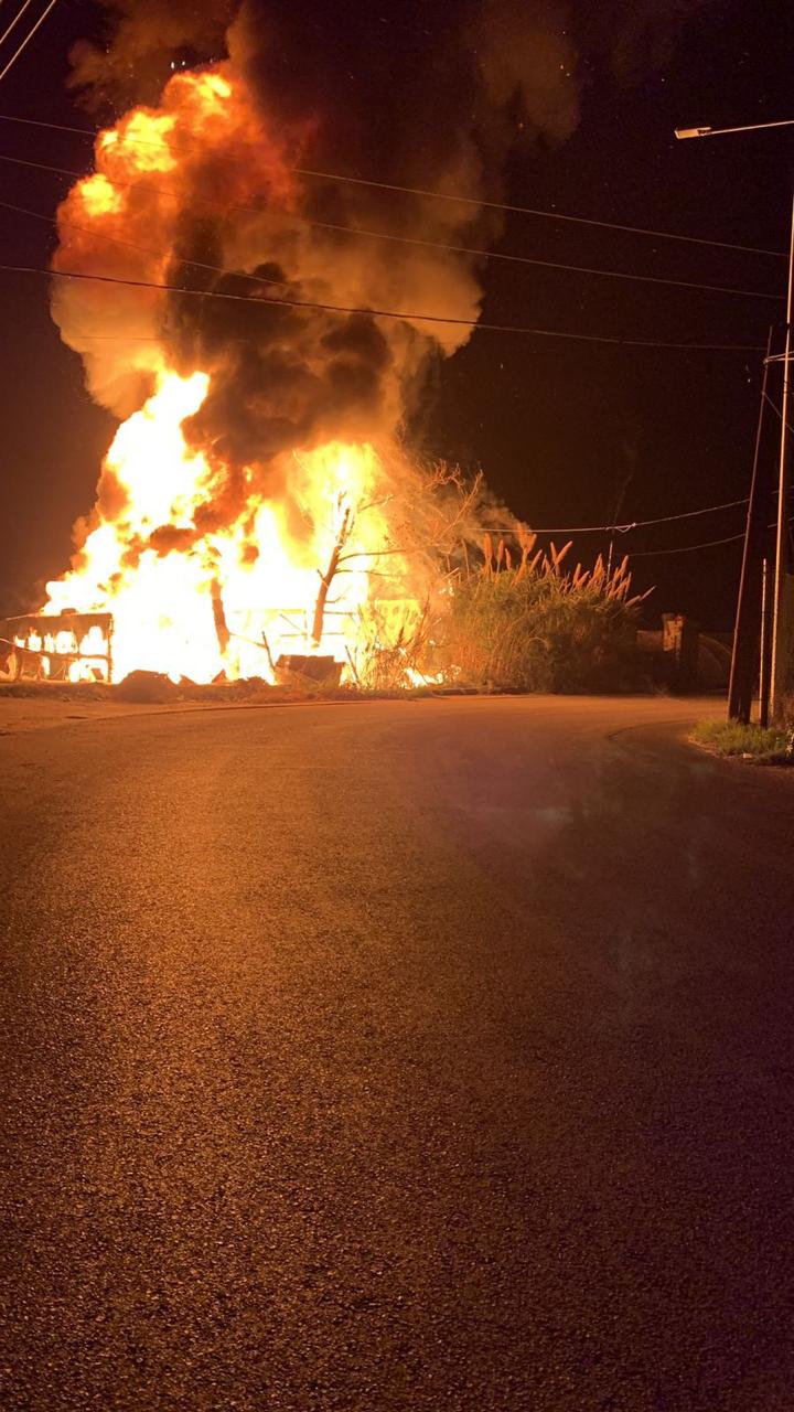 حريق في خيم للنازحين السوريين في صور