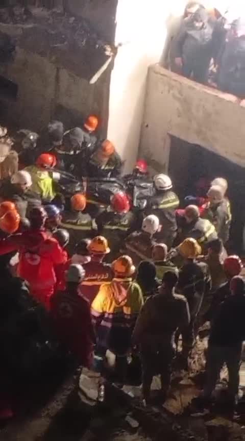 الأم والابن على قيد الحياة… عمليات سحب دقيقة تحت ركام مبنى طرابلس