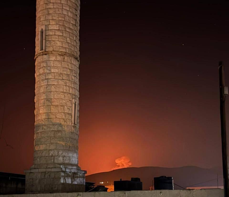 غارة إسرائيلية على جبل صافي وتحركات مكثفة في كروم المراح… واغلاق طريق كفرحونا