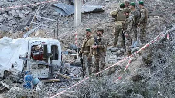 ضغوط بالنار والسياسة على الحكومة لحصرالسلاح شمال الليطاني<br />
قاسم يُطالب بتحرّك رسمي وشعبي ودولي للإفراج عن الأسرى<br />
الشرق الأوسط يحبس أنفاسه…هل تضرب واشنطن طهران؟