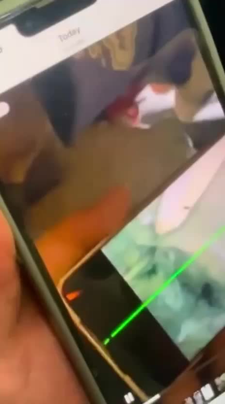 العثور على الشابة اليسار تحت أنقاض المبنى المنهار في القبة خلال عمليات إنقاذ دقيقة