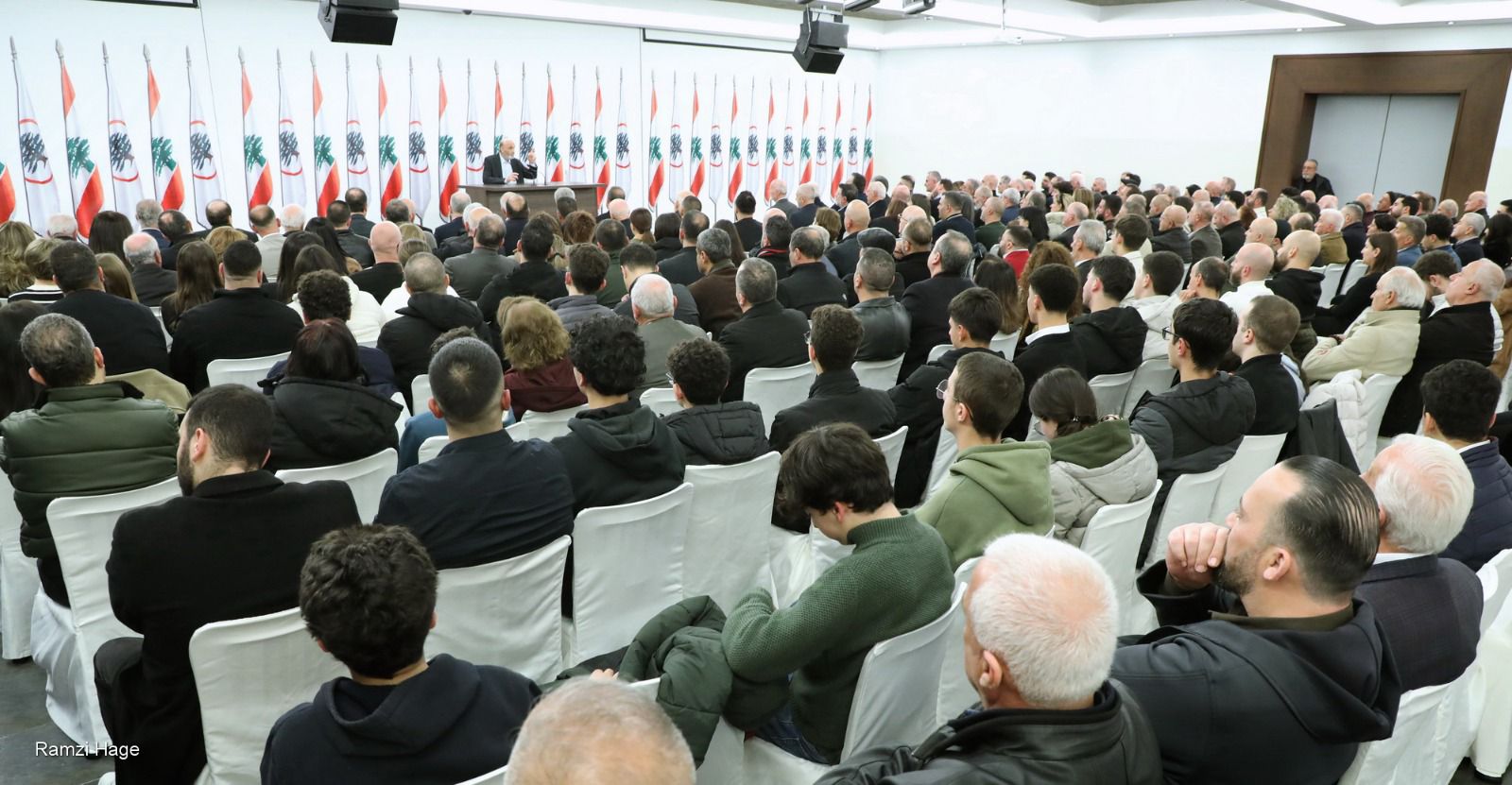 جعجع يستقبل مجلس بلدية البيرة وفعالياتها في معراب ويبحث شؤون البلدة وحاجاتها