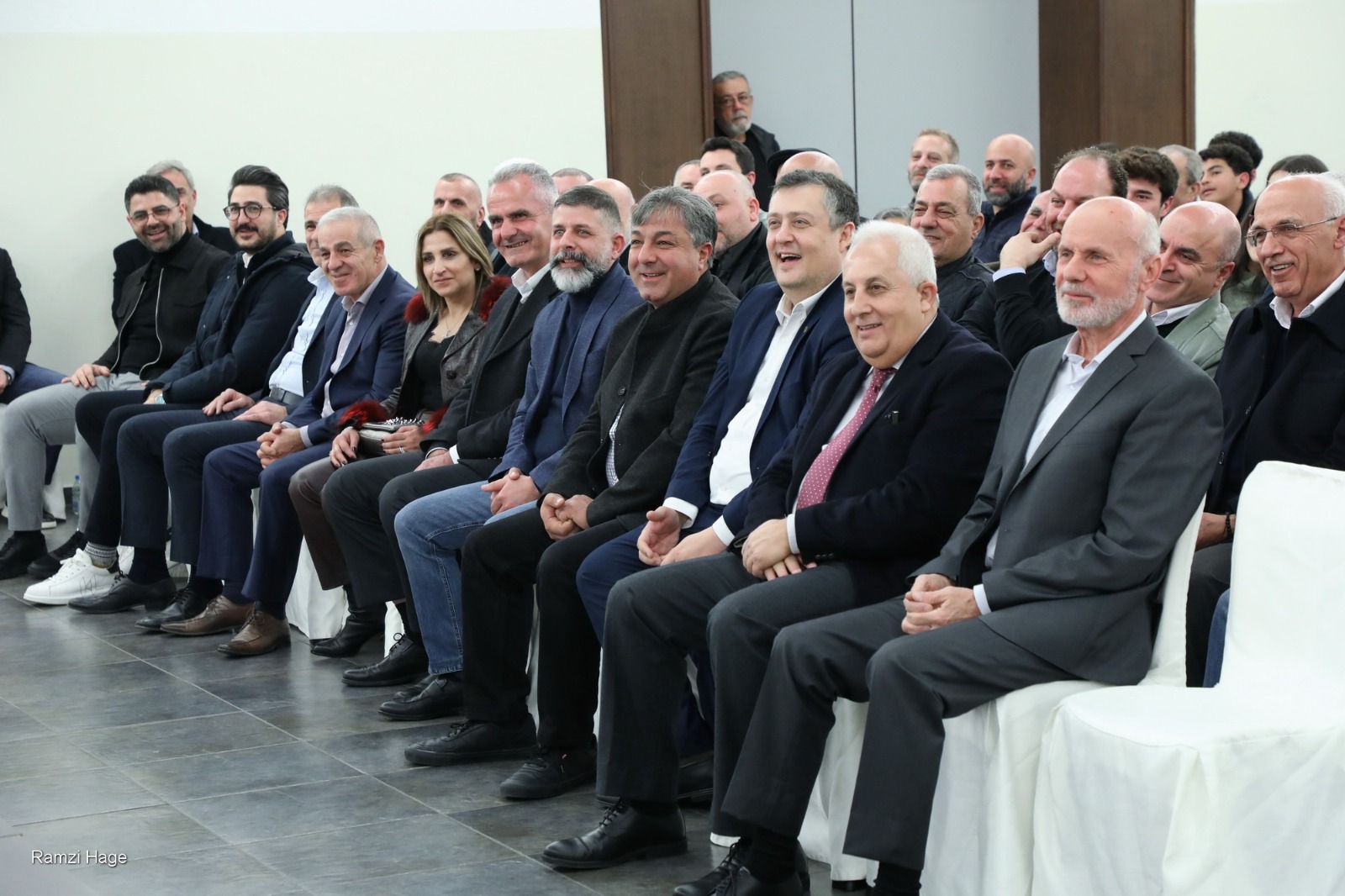 جعجع يستقبل مجلس بلدية البيرة وفعالياتها في معراب ويبحث شؤون البلدة وحاجاتها