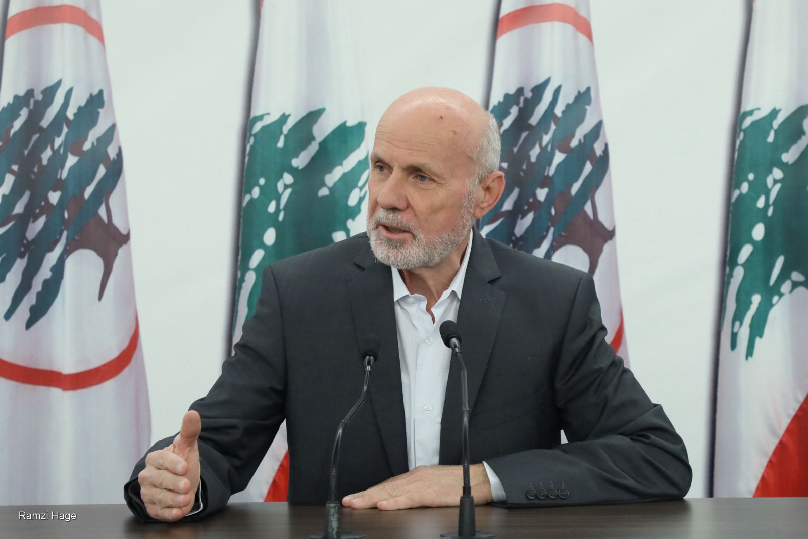 جعجع يستقبل مجلس بلدية البيرة وفعالياتها في معراب ويبحث شؤون البلدة وحاجاتها