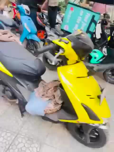 ضبط مستودع في صيدا يحتوي على دراجات نارية مسروقة