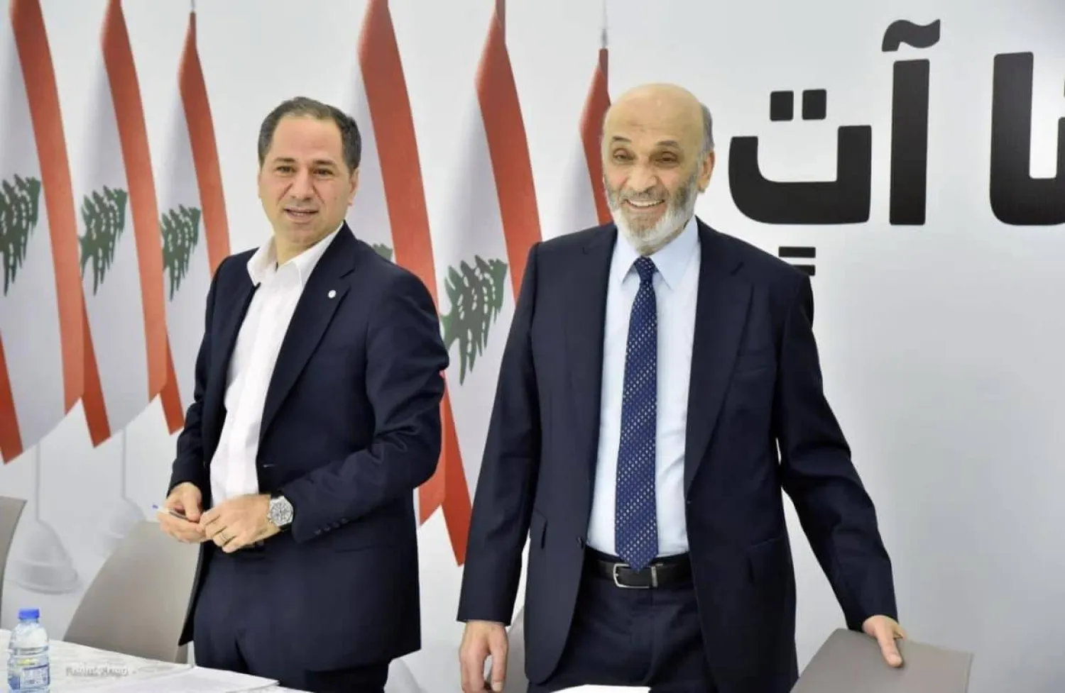 ‏«القوات» و«الكتائب» يضعان اللمسات الأخيرة على تحالفهما في انتخابات البرلمان اللبناني<br />
قد يخوضانها على لوائح مختلفة في بعض الدوائر لمصلحة الطرفين