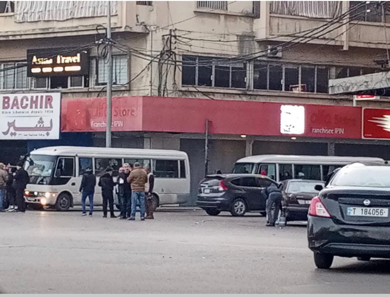 تجمّع للعسكريين المتقاعدين  في ساحة النور في مدينة طرابلس