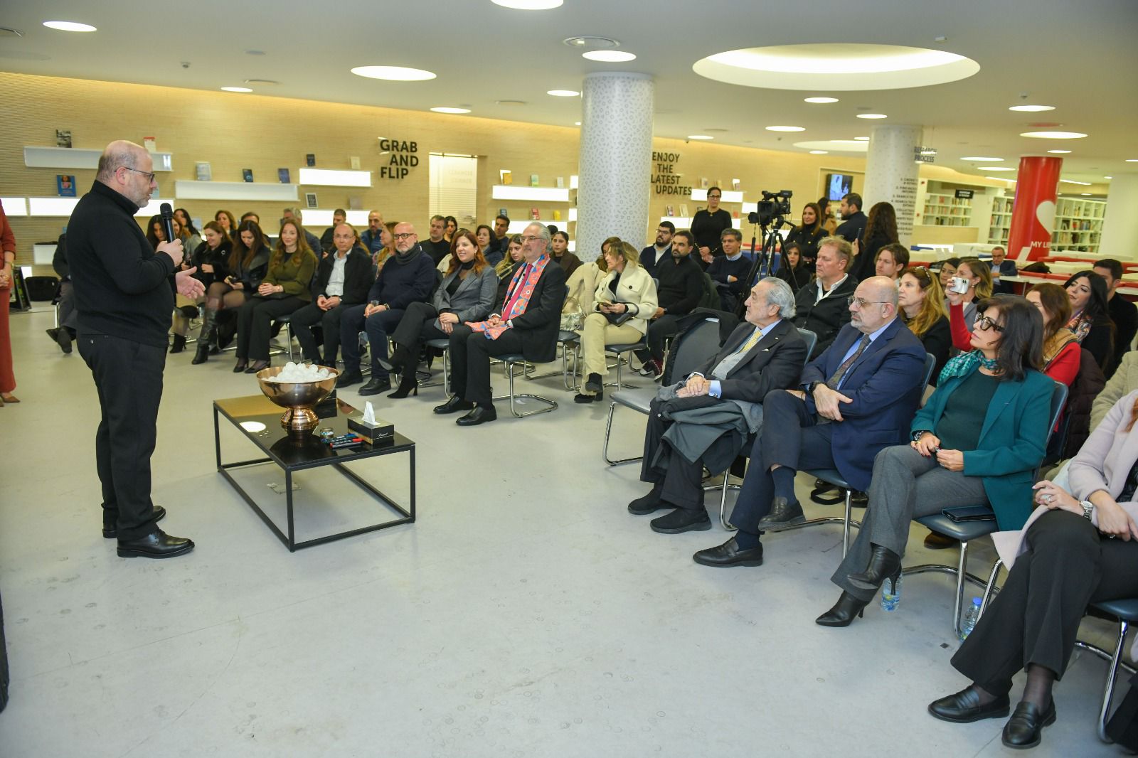 جامعة الروح القدس – الكسليك تنظم جلسة مع مايكل كولي حول القيادة في زمن التعقيد والذكاء الاصطناعي