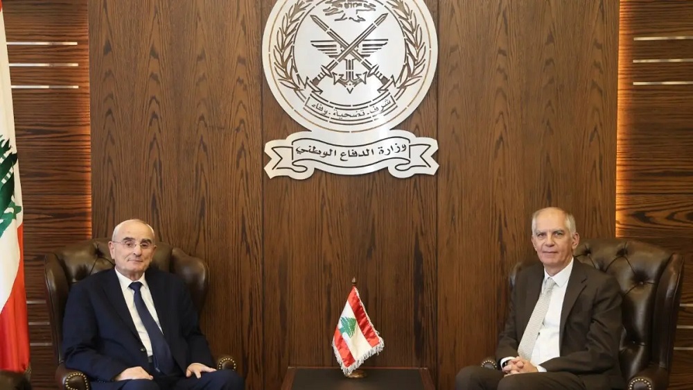 منسى عرض مع السفير الفرنسي للتحضيرات لمؤتمر باريس