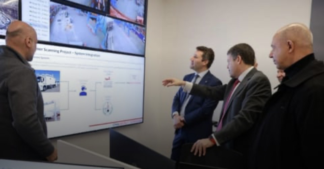 جولة لنديم الجميّل في مرفأ بيروت