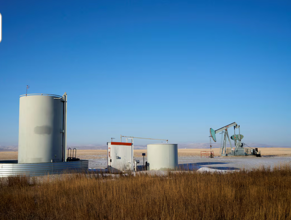 النفط يرتفع مع استمرار المخاوف بشأن الإمدادات الأميركية