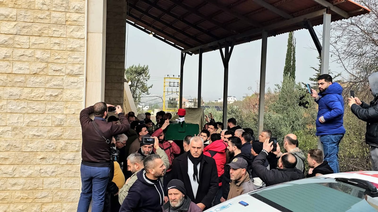 بالحزن والغضب... تشييع جثماني أحمد المير وابنته أليسار ضحيتي انهيار المبنى في طرابلس