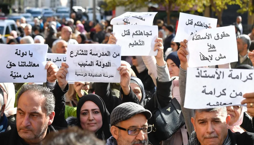 ختام أيام الموازنة فوضى وثورة بدفع شعبوي... الحكومة تقطع دابر التمديد والانتخابات في 3 أيار