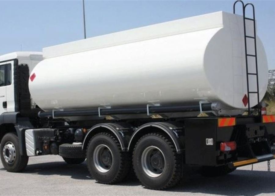 انقلاب صهريج يقطع الطّريق