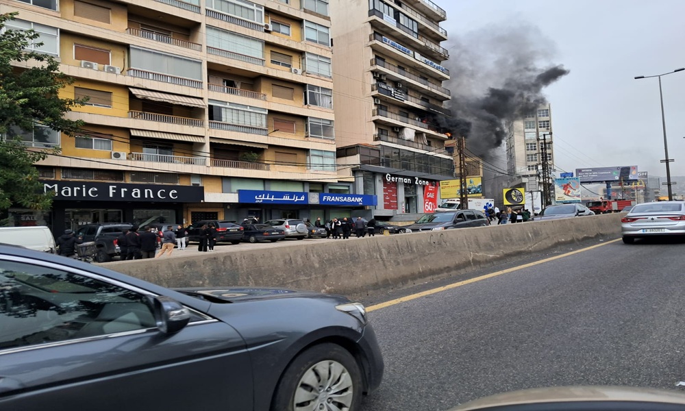 حريق في مبنى على أوتوستراد صربا