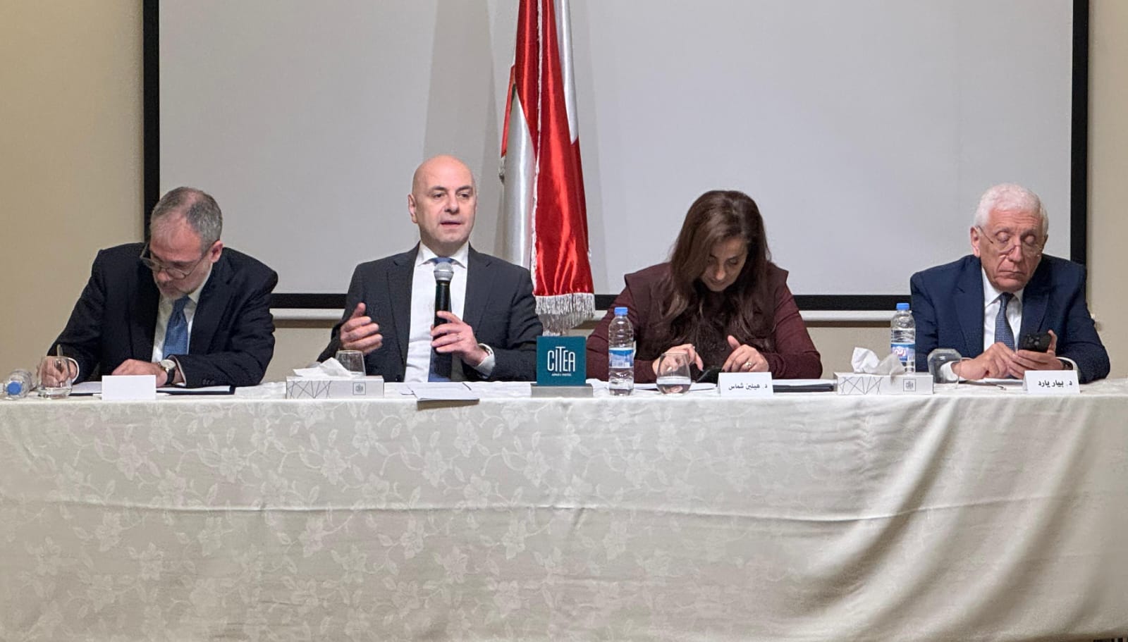 حاصباني في لقاء مع نقابات المهن الحرة والقطاعات حول الفجوة المالية