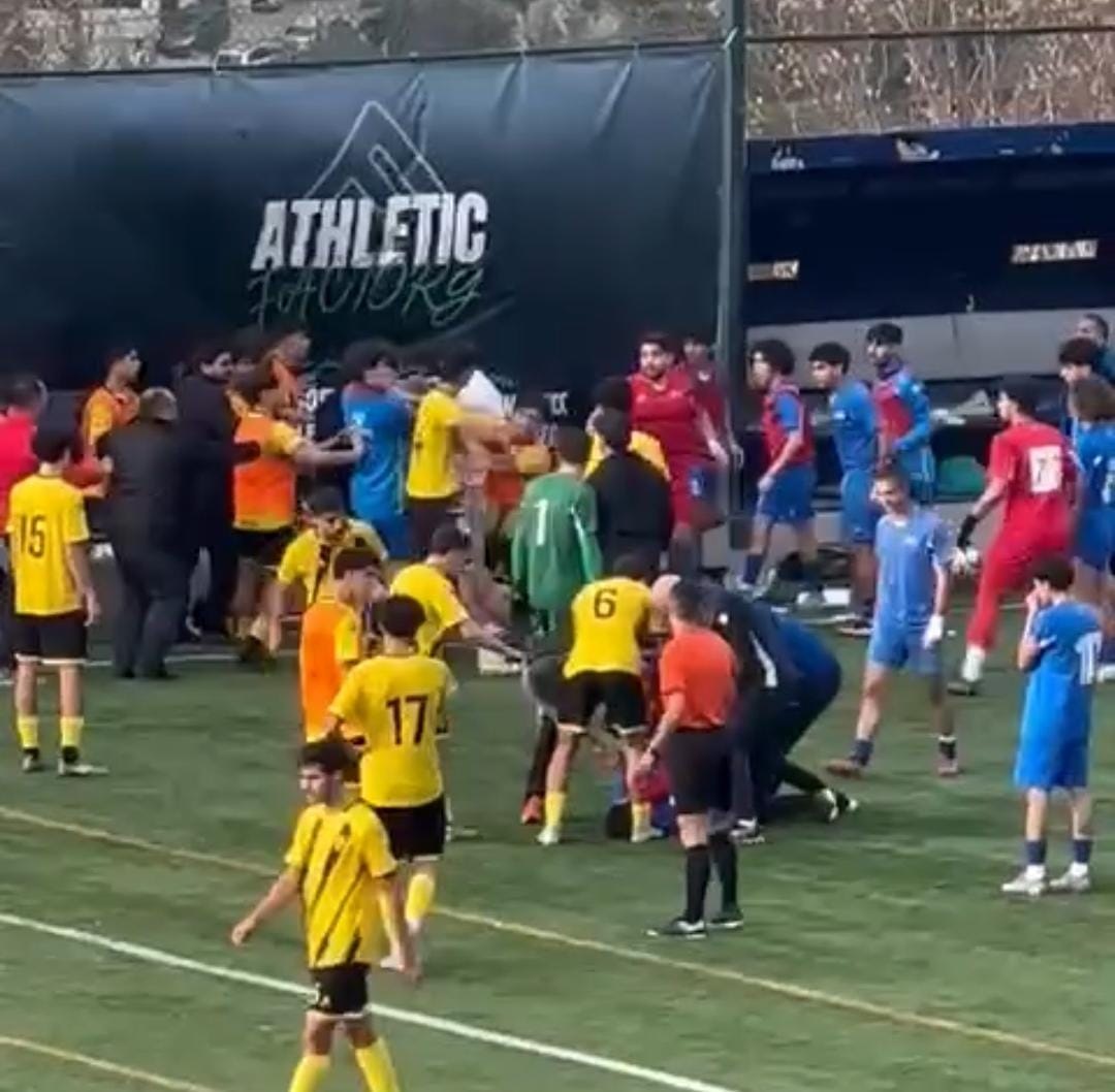 اشكال وتضارب في مباراة  فريقي لبنان المتحد والعهد