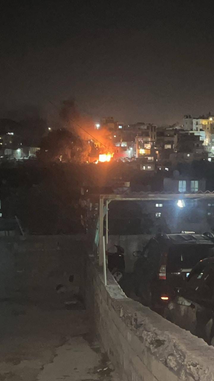 بالفيديو - غارة على سيارة في حاروف …هل من اصابات؟