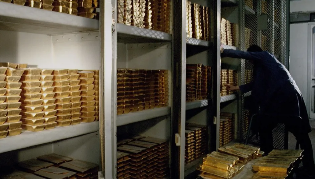 45<br />
بقيمة 50 مليار دولار... ذهب لبنان ملك الدولة أم المصرف المركزي؟ وكيف التصرّف به؟