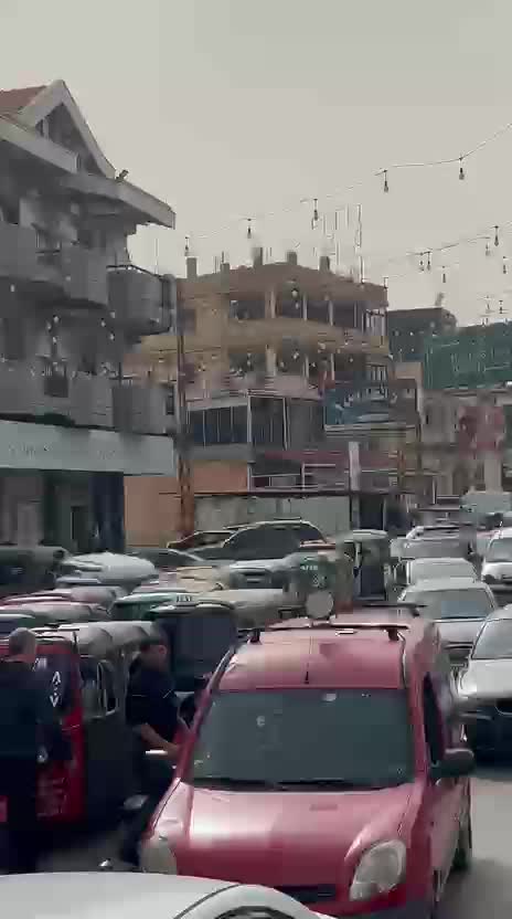 اعتصام لسائقي الفانات و«التوك توك» في عكار وقطع طريق عرقة احتجاجًا على قرار مصادرة الآليات غير المسجّلة