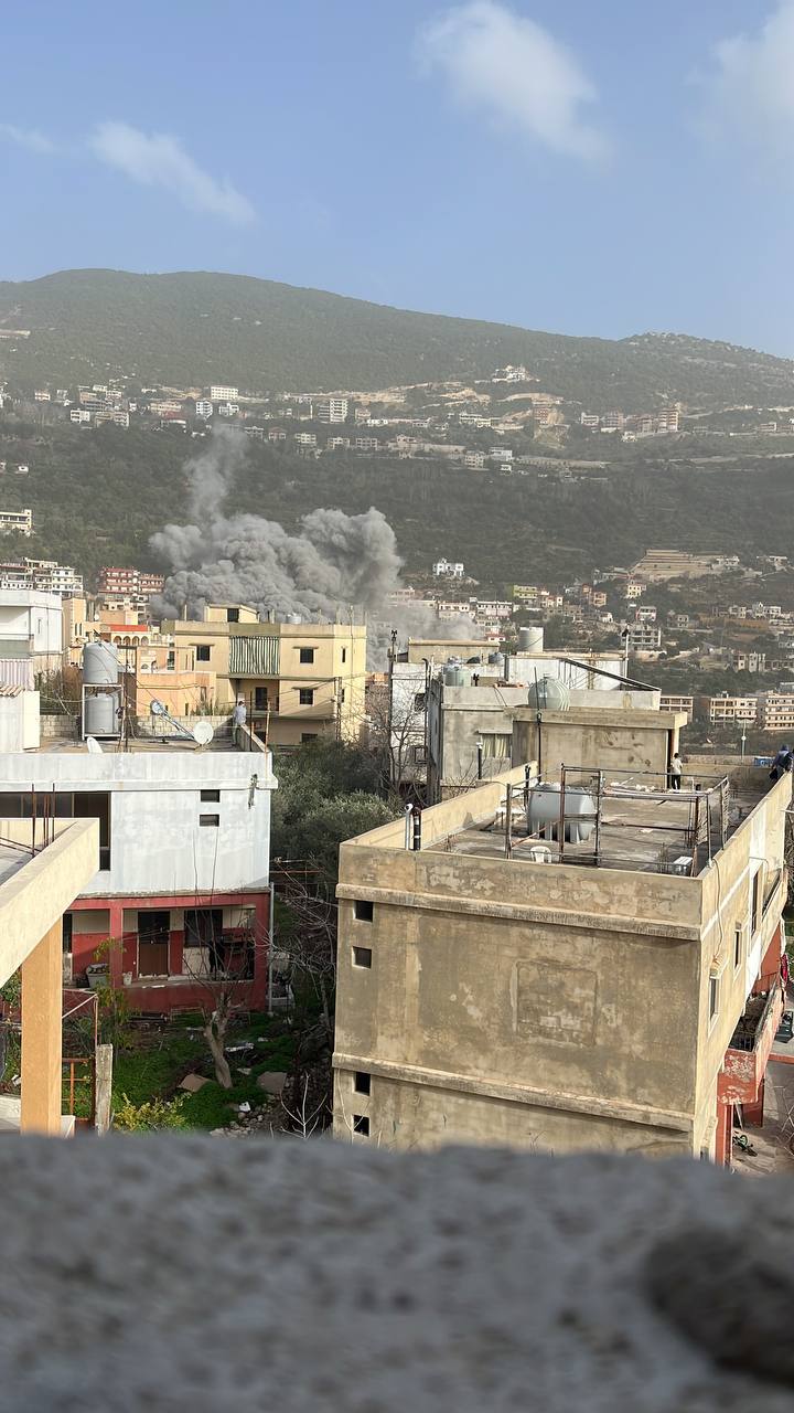 الطيران الحربي الإسرائيلي يغير مستهدفًا بلدة عين قانا