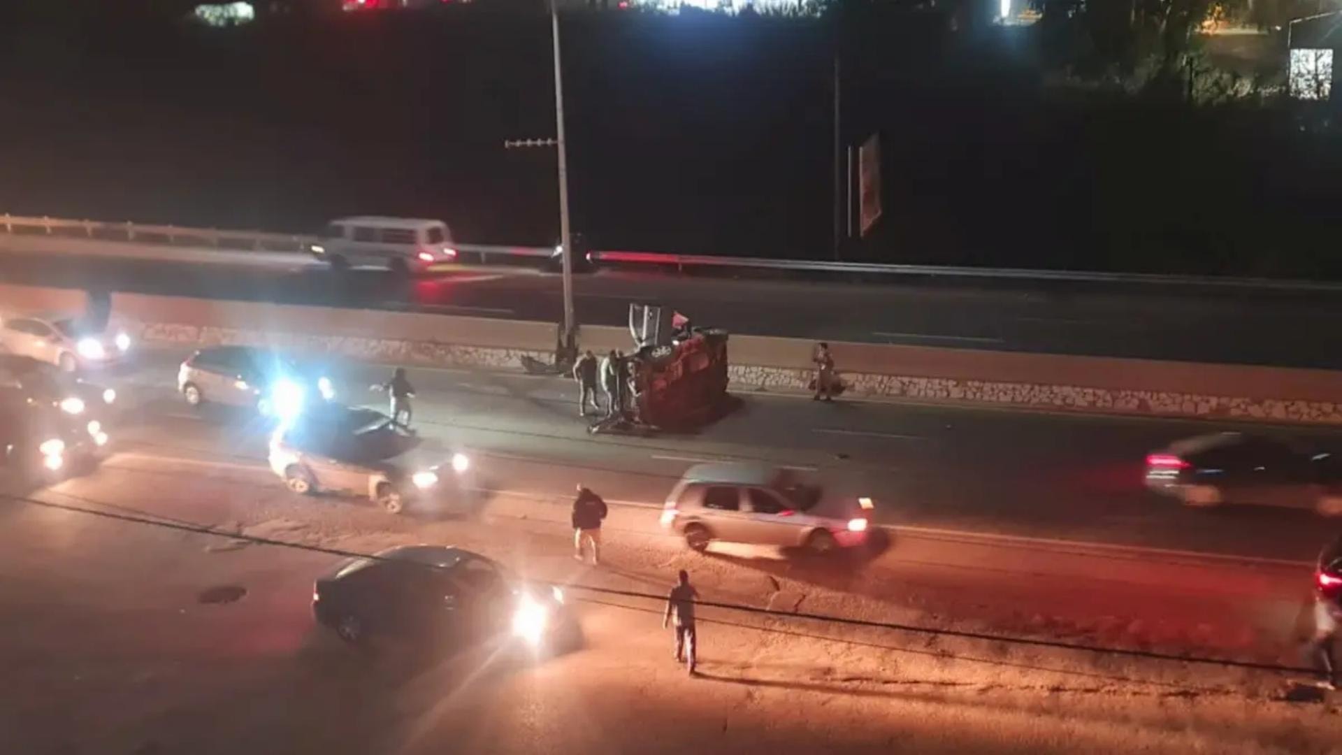 جريحان في حادث سير على أوتوستراد نهر إبراهيم