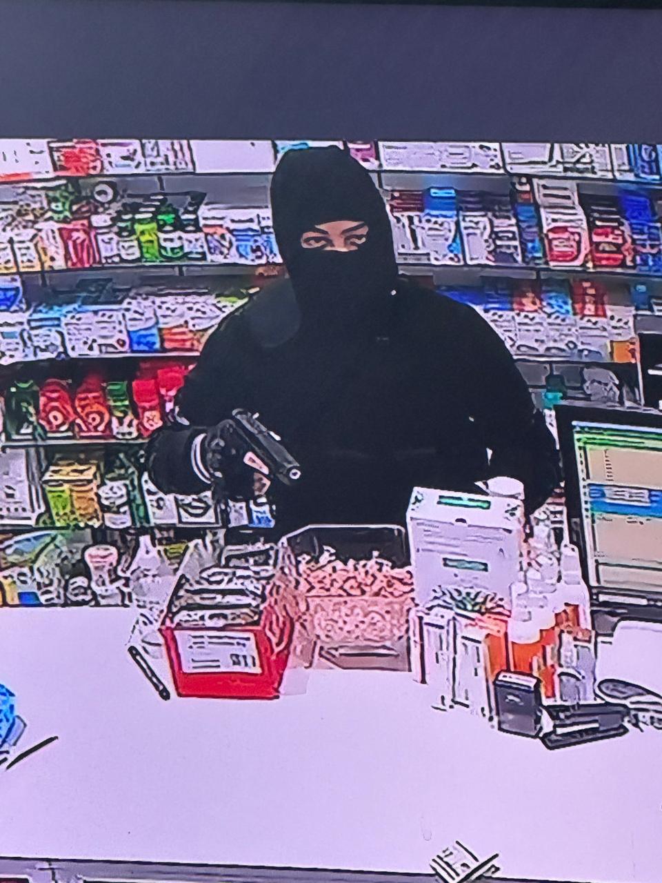 مخابرات الجيش توقف المتورّط بالتهجّم المسلّح على صيدلية داغر في البترون