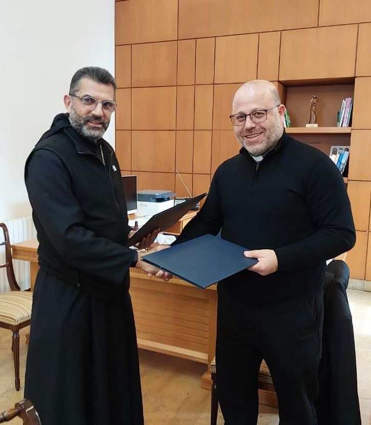 تعاون بين مطرانية أنطلياس المارونية وجامعة الروح القدس – الكسليك لحفظ التراث الكنسي