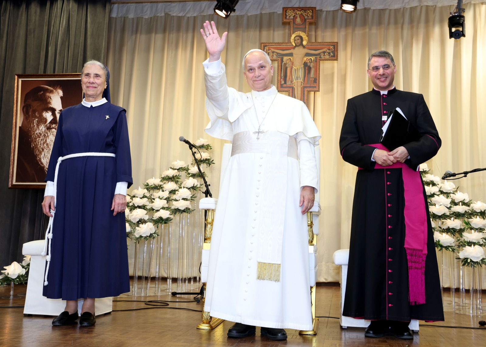 البابا لاوُن الرابع عشر يثمّن رسالة راهبات الصليب الإنسانية ويصلّي من أجل لبنان