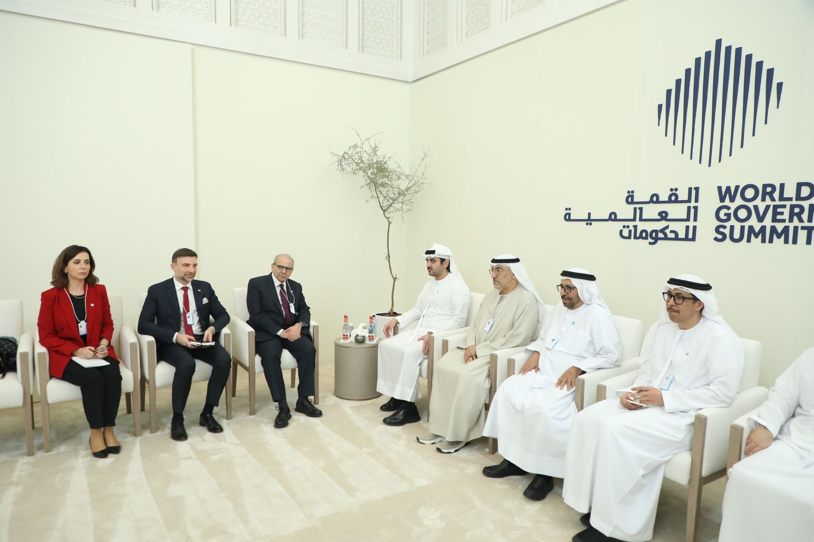 نواف سلام يلتقي الشيخ مكتوم بن محمد على هامش القمة العالمية للحكومات لبحث تعزيز العلاقات اللبنانية-الإماراتية