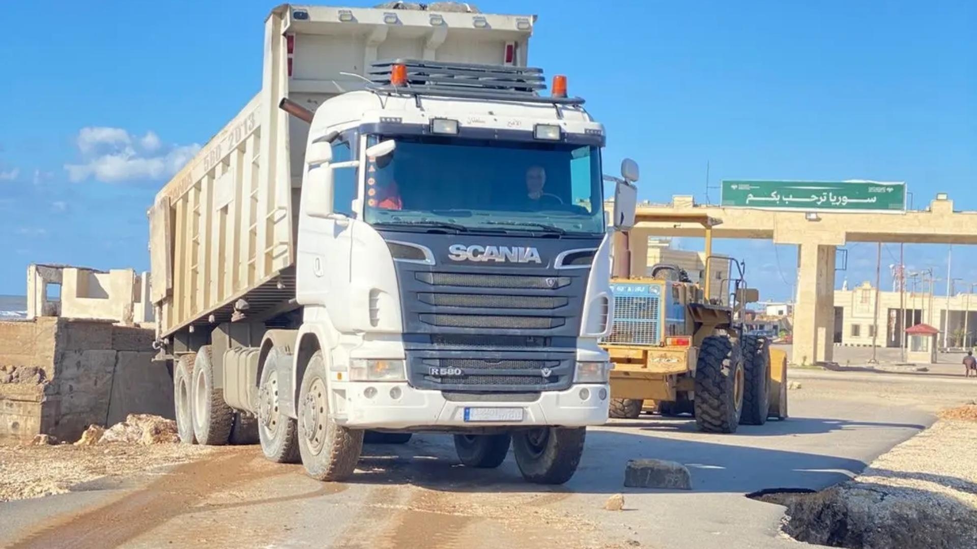 بالصّور: بدء إنشاء جسر موقت على معبر العريضة