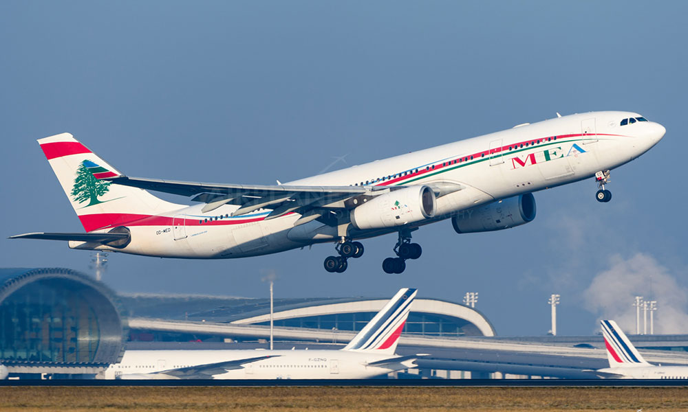 طائرة تعود إلى مطار بيروت بعد دقائق من إقلاعها… والسبب؟
