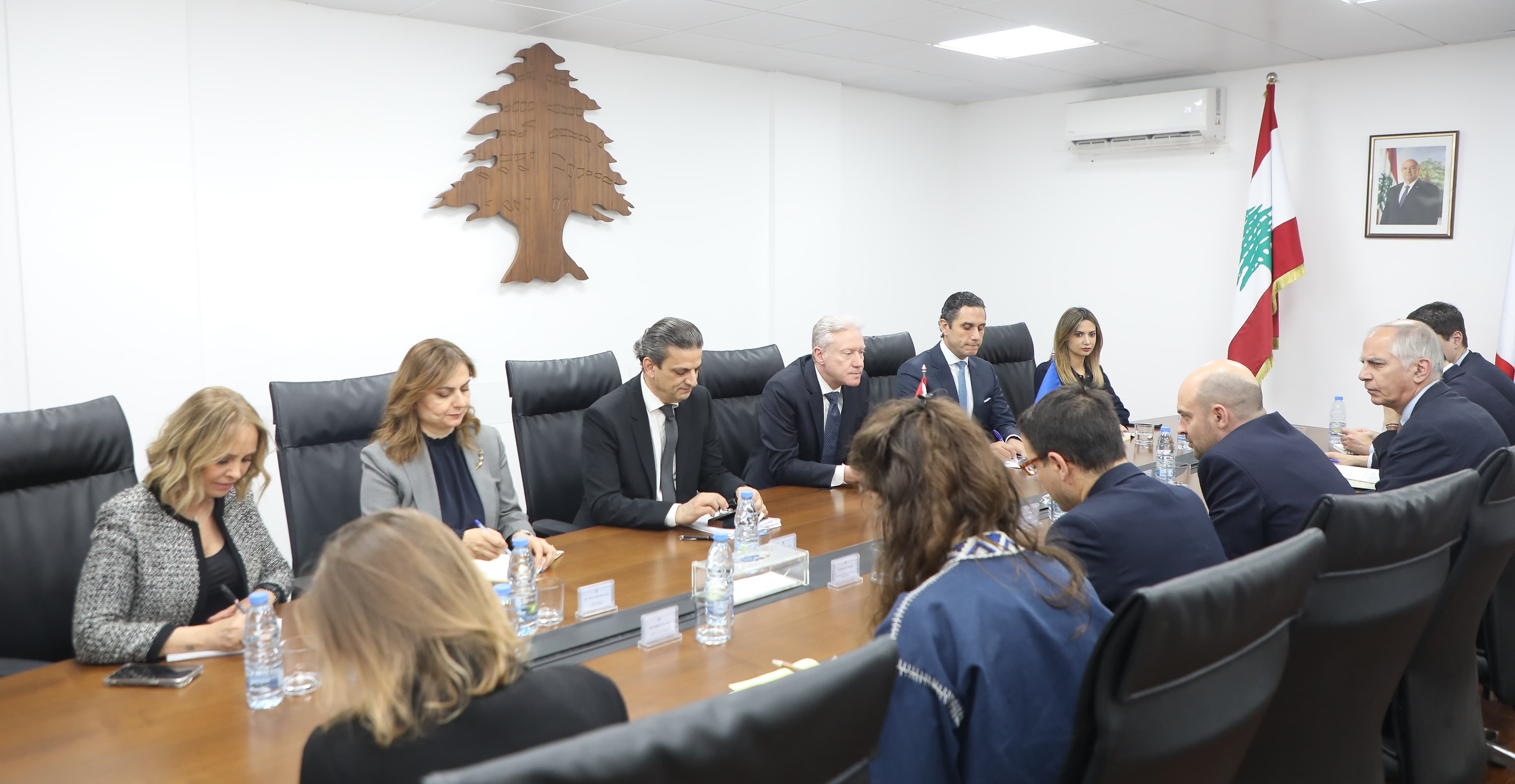 رجي بحث مع نظيره الفرنسي التحضيرات لمؤتمر دعم الجيش اللبناني