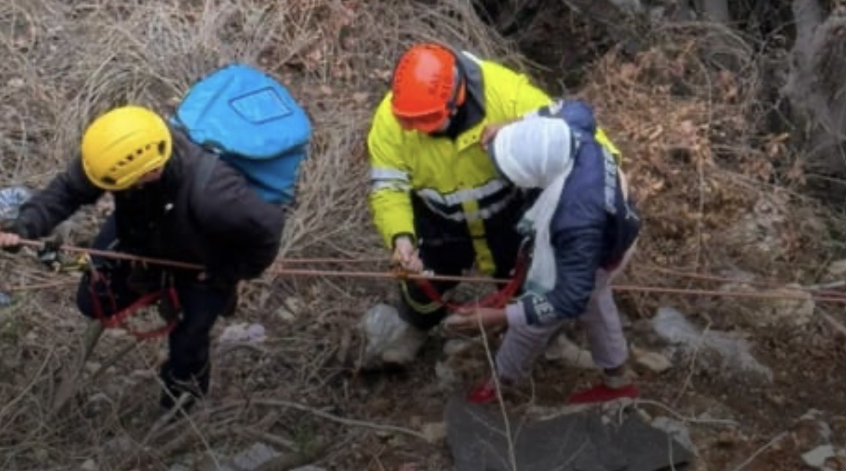 إنقاذ عاملة إثيوبية عالقة في منطقة حرجية