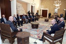 أجواء إيجابيّة في مسقط… عراقجي يُعلن أن الوفود ستعود الى عواصمها للتشاور<br />
الرئيس عون يبحث مع الأوروبيين في ترتيب إطار لبقاء قواتهم بعد انسحاب «اليونيفيل»<br />
رفع عدد المتفرّغين في «اللبنانيّة» من 1280 الى 1690 للحفاظ على 6 و 6 مكرر