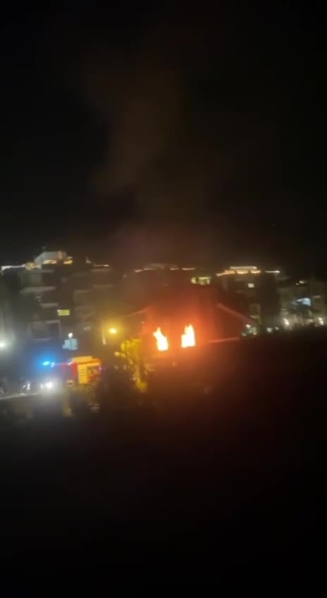 بالفيديو - مأساة في البازورية: وفاة شاب وإصابة آخر في احتراق منزل