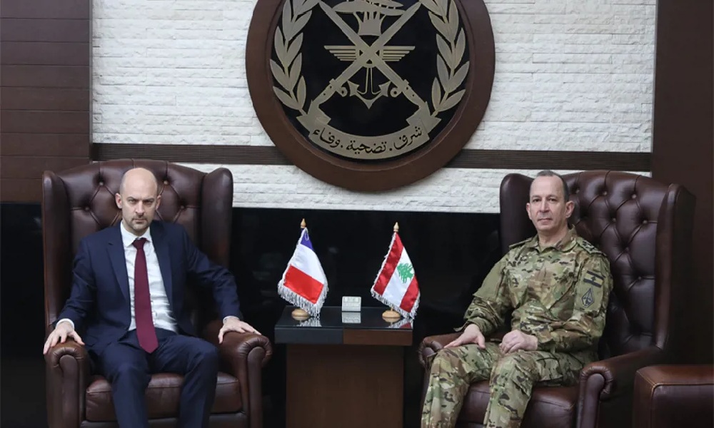 التحضيرات لمؤتمر باريس بين قائد الجيش وبارو