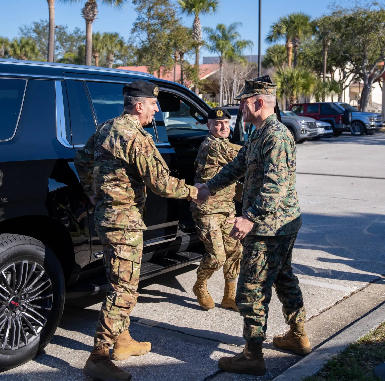 لبنان يؤكد على «إيجابية عامة» لزيارة قائد الجيش إلى واشنطن<br />
مصادر وزارية: العماد هيكل التزم خلال لقاءاته بالموقف الرسمي اللبناني