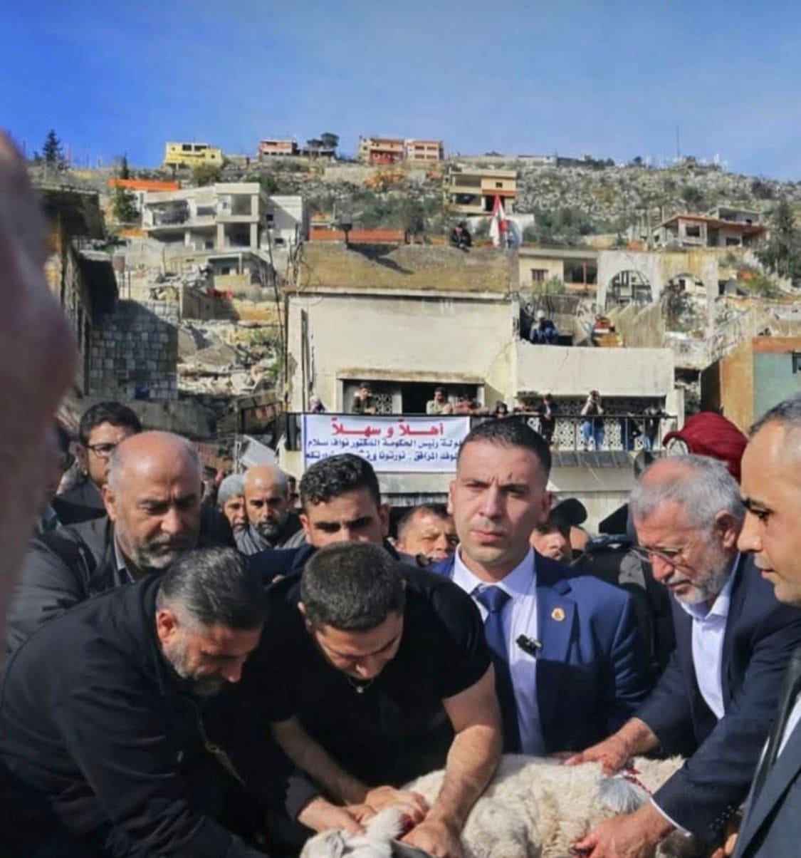 بالفيديو والصور - كفركلا وكفرشوبا تستقبلان الرئيس سلام والوفد المرافق بمظاهر وطنية مؤثرة