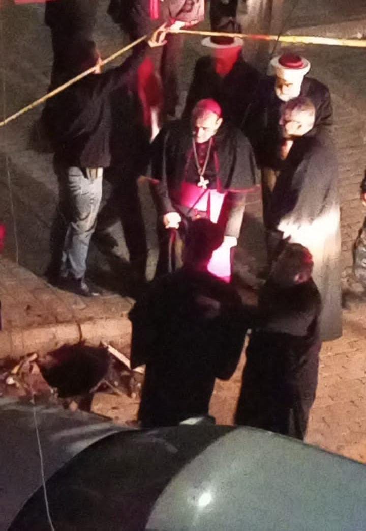 السفير البابوي والمطارنة والمفتيون يتفقدون عمليات الإنقاذ في التبانة والمطرانية تفتح مدارسها لإيواء المتضررين