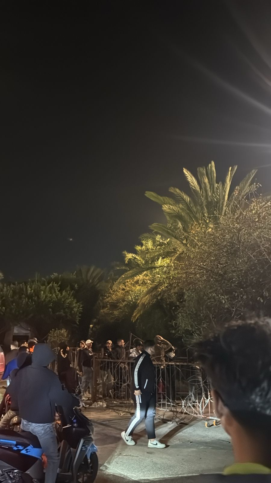 بالفيديو - غضب في طرابلس بعد سقوط 9 ضحايا واحتجاجات تصل إلى قصر ميقاتي