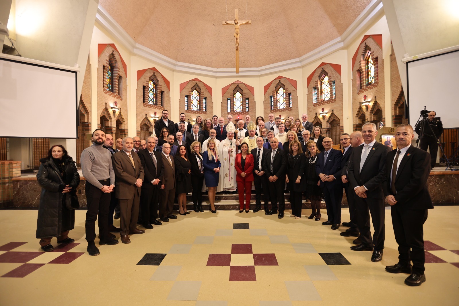 المطران تابت في عيد مار مارون: لا خلاص للبنات بسلاح خارج الدولة