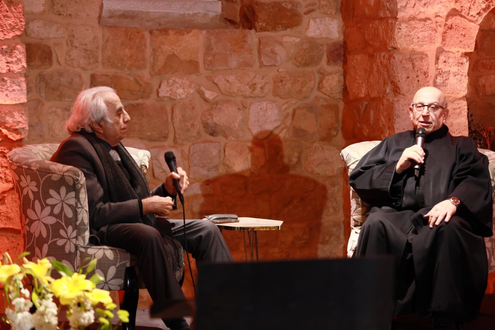 مار مارون حاضرًا في الروح والهوية: أمسية فكرية-روحية في صالون «فيلوكاليا» الأدبي