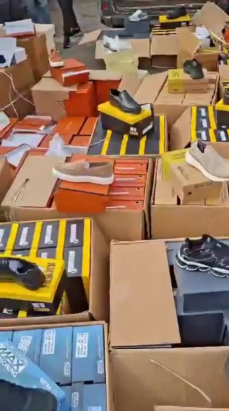 توقيف فان محمّل بأحذية مقلّدة